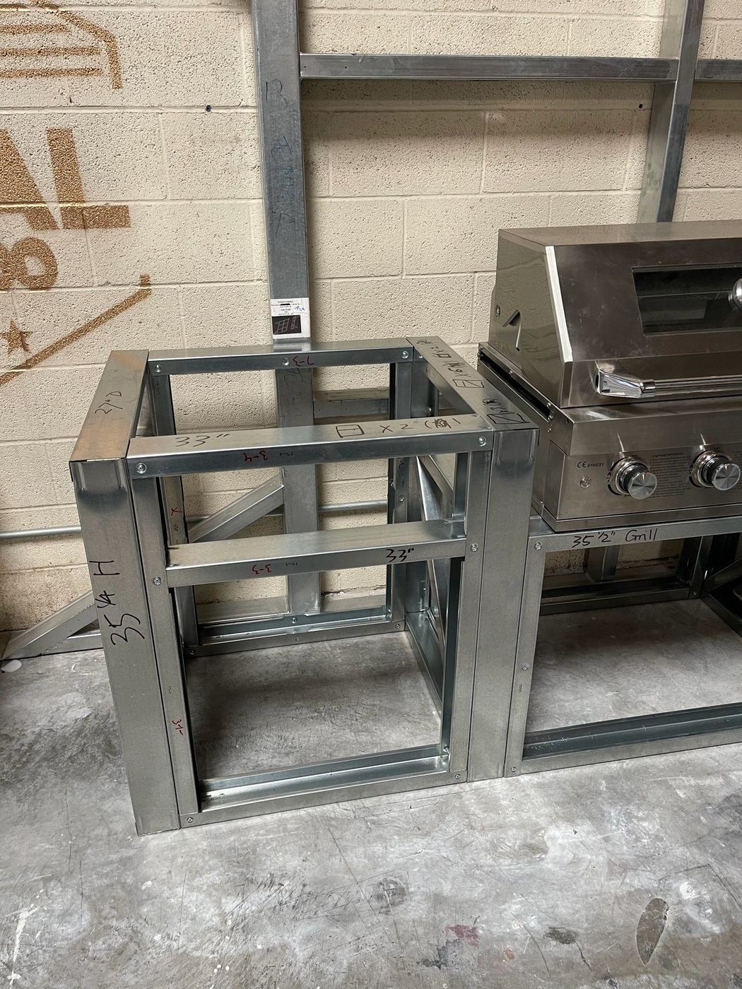 Modules assembled with grill bay